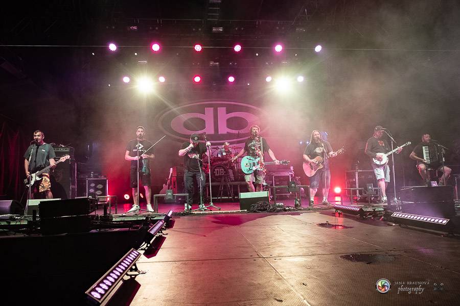 Hrady CZ dorazily na Švihov, sobotu ovládli Chinaski, Rybičky 48 nebo Divokej Bill