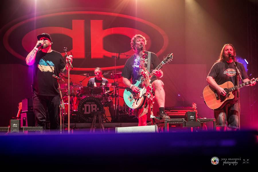 Hrady CZ dorazily na Švihov, sobotu ovládli Chinaski, Rybičky 48 nebo Divokej Bill