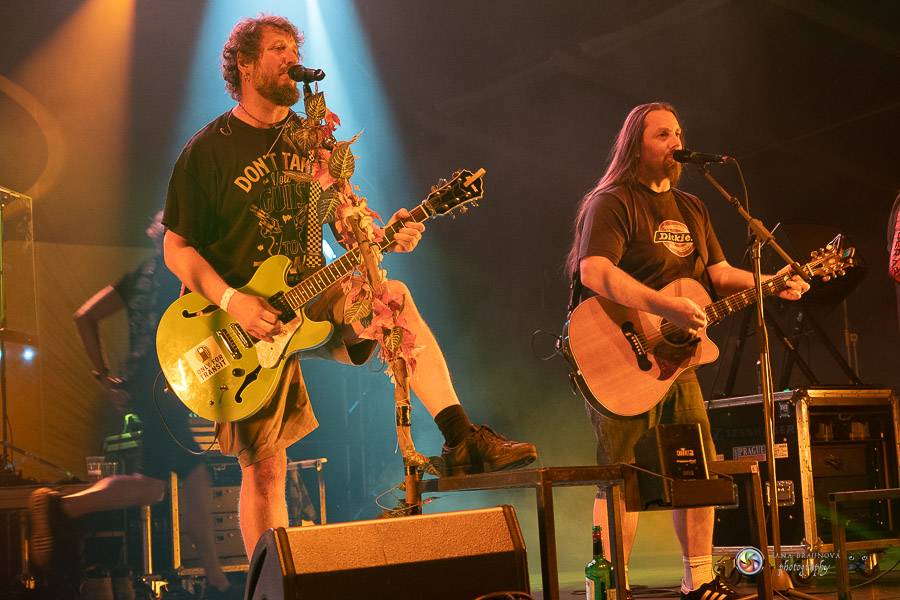 Hrady CZ dorazily na Švihov, sobotu ovládli Chinaski, Rybičky 48 nebo Divokej Bill