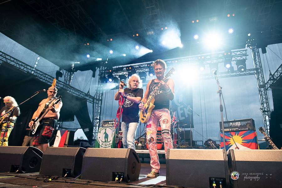 Hrady CZ dorazily na Švihov, sobotu ovládli Chinaski, Rybičky 48 nebo Divokej Bill