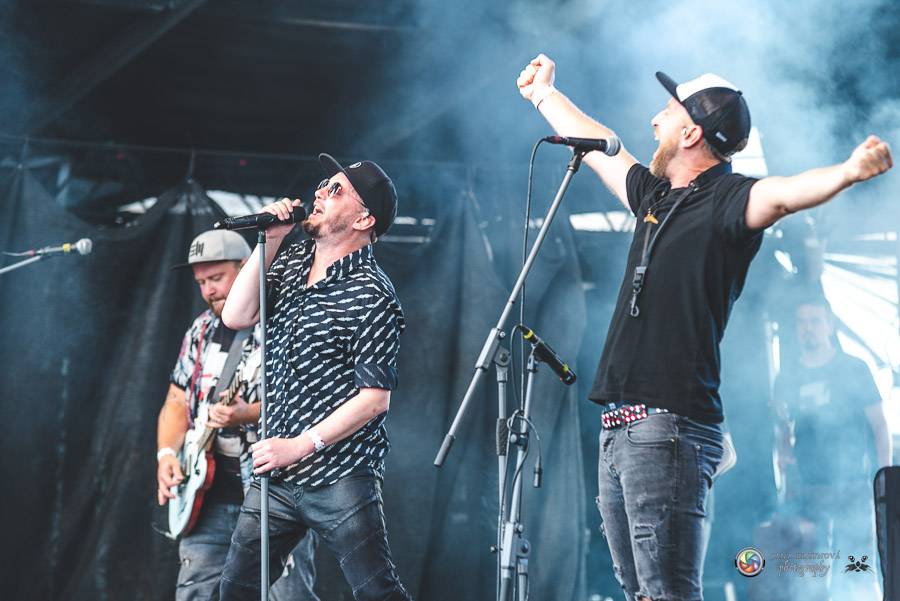 Hrady CZ dorazily na Švihov, sobotu ovládli Chinaski, Rybičky 48 nebo Divokej Bill