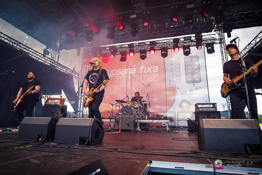 Hrady CZ dorazily na Švihov, sobotu ovládli Chinaski, Rybičky 48 nebo Divokej Bill