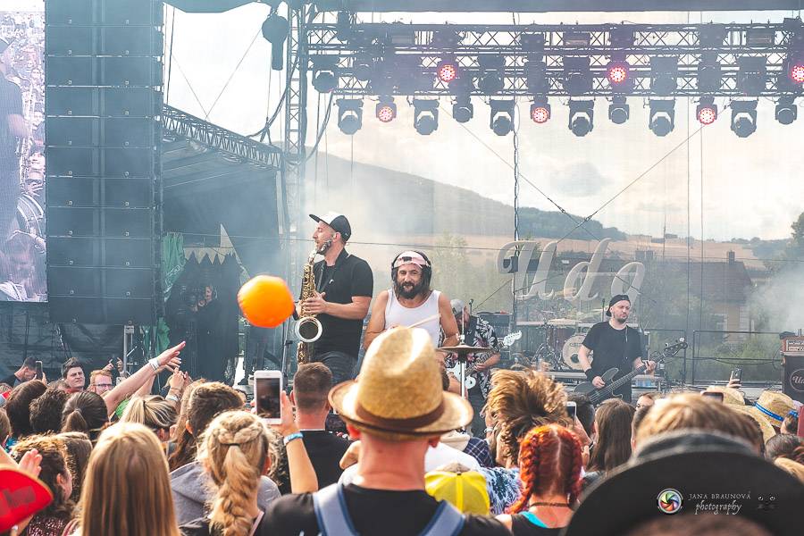 Hrady CZ dorazily na Švihov, sobotu ovládli Chinaski, Rybičky 48 nebo Divokej Bill