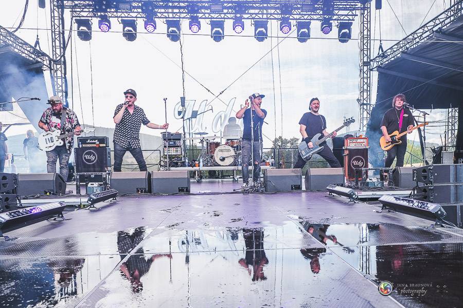 Hrady CZ dorazily na Švihov, sobotu ovládli Chinaski, Rybičky 48 nebo Divokej Bill