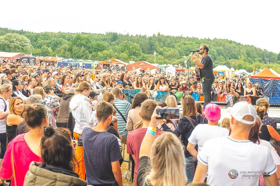 Hrady CZ dorazily na Švihov, sobotu ovládli Chinaski, Rybičky 48 nebo Divokej Bill