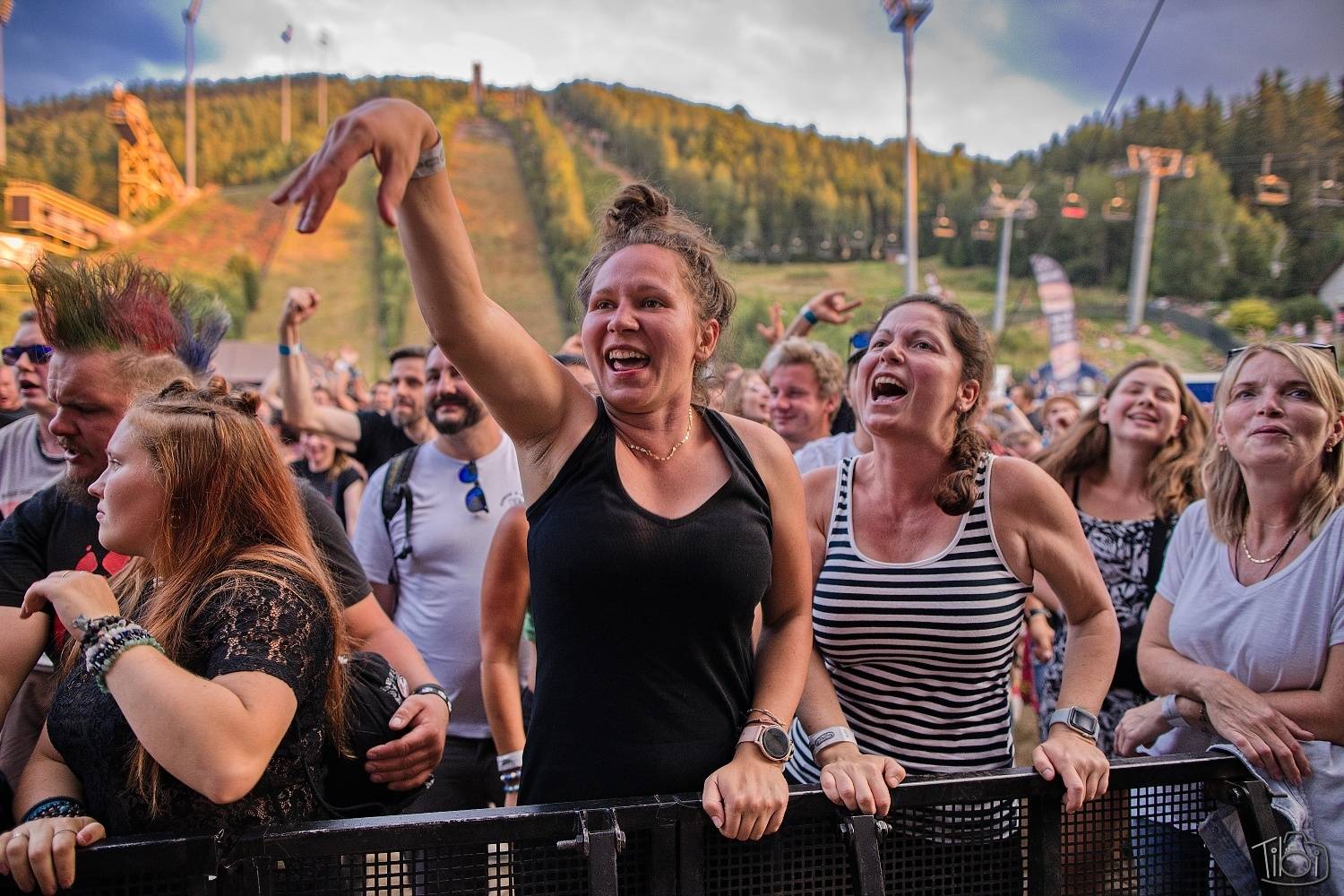 Keltská noc první den přivítala Mňágu a Žďorp i SPS, Trautenberk zaplavily podprsenky