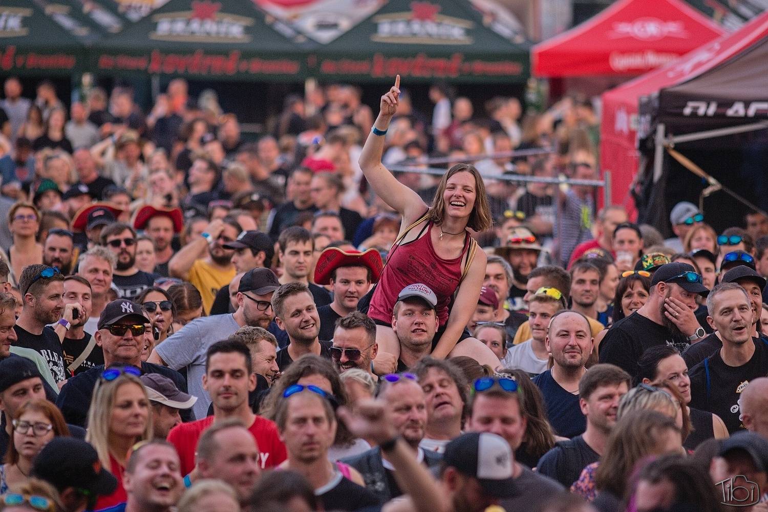 Keltská noc první den přivítala Mňágu a Žďorp i SPS, Trautenberk zaplavily podprsenky