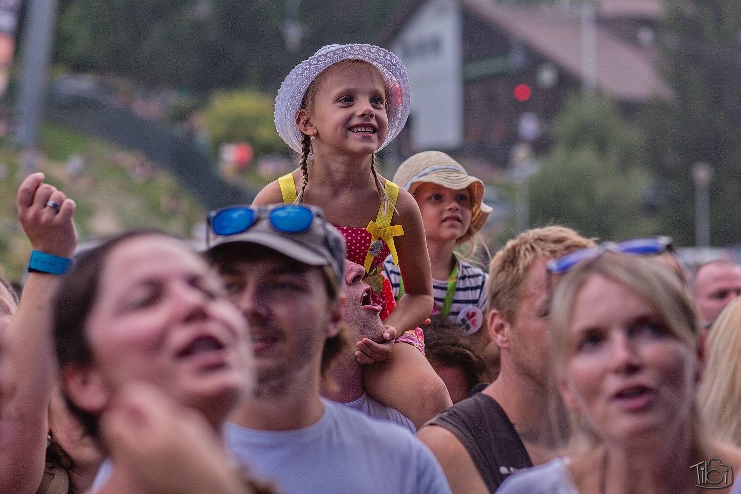 Keltská noc první den přivítala Mňágu a Žďorp i SPS, Trautenberk zaplavily podprsenky