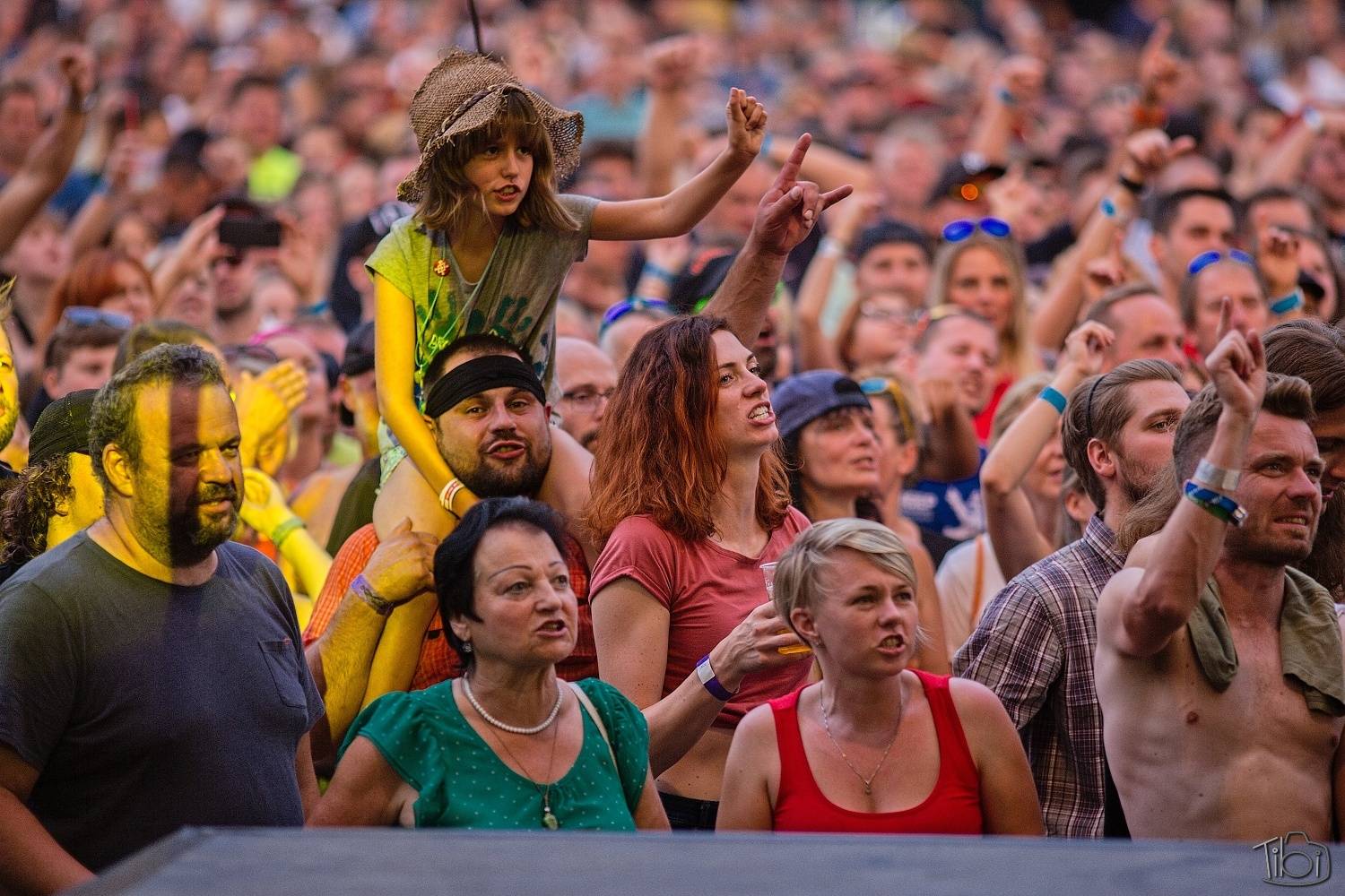 Keltská noc první den přivítala Mňágu a Žďorp i SPS, Trautenberk zaplavily podprsenky