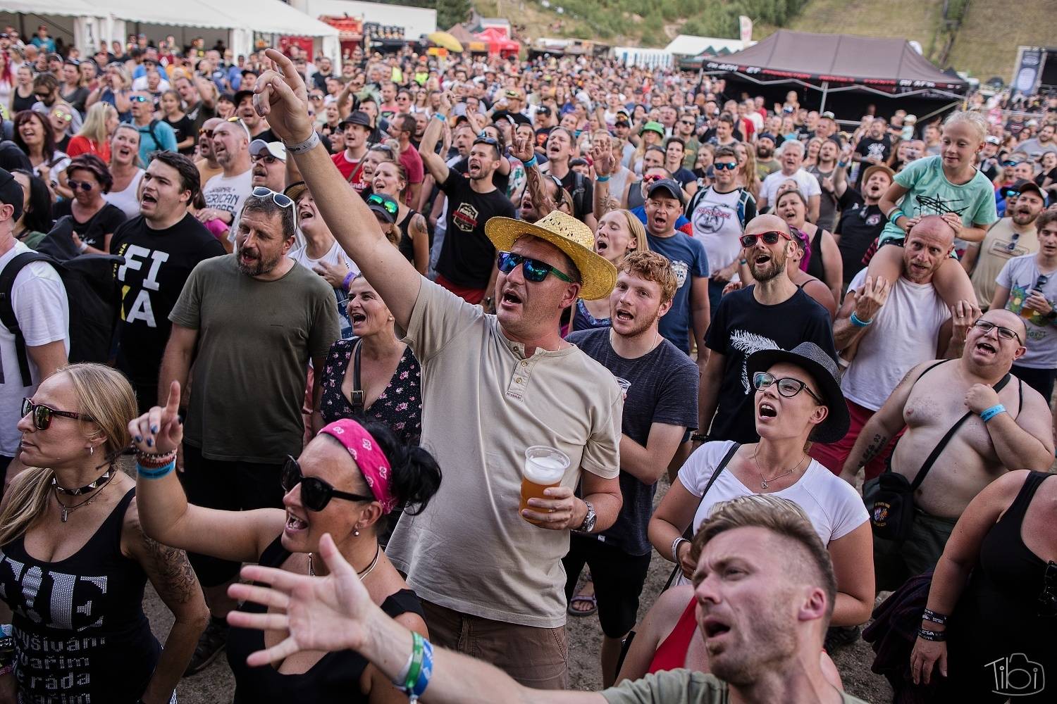 Keltská noc první den přivítala Mňágu a Žďorp i SPS, Trautenberk zaplavily podprsenky