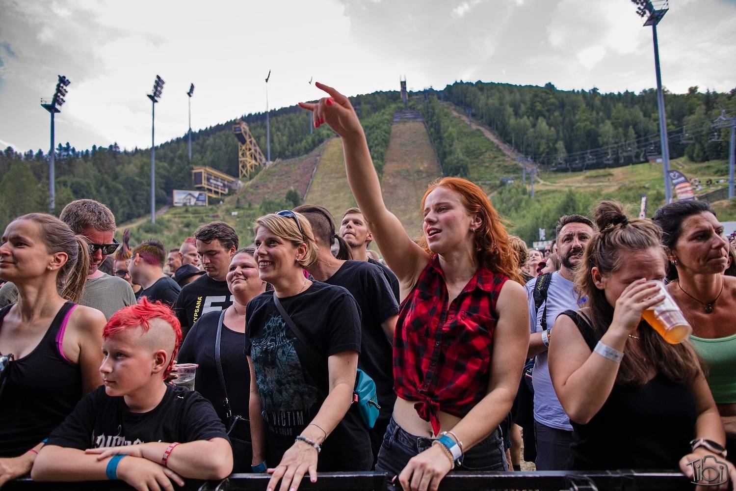 Keltská noc první den přivítala Mňágu a Žďorp i SPS, Trautenberk zaplavily podprsenky