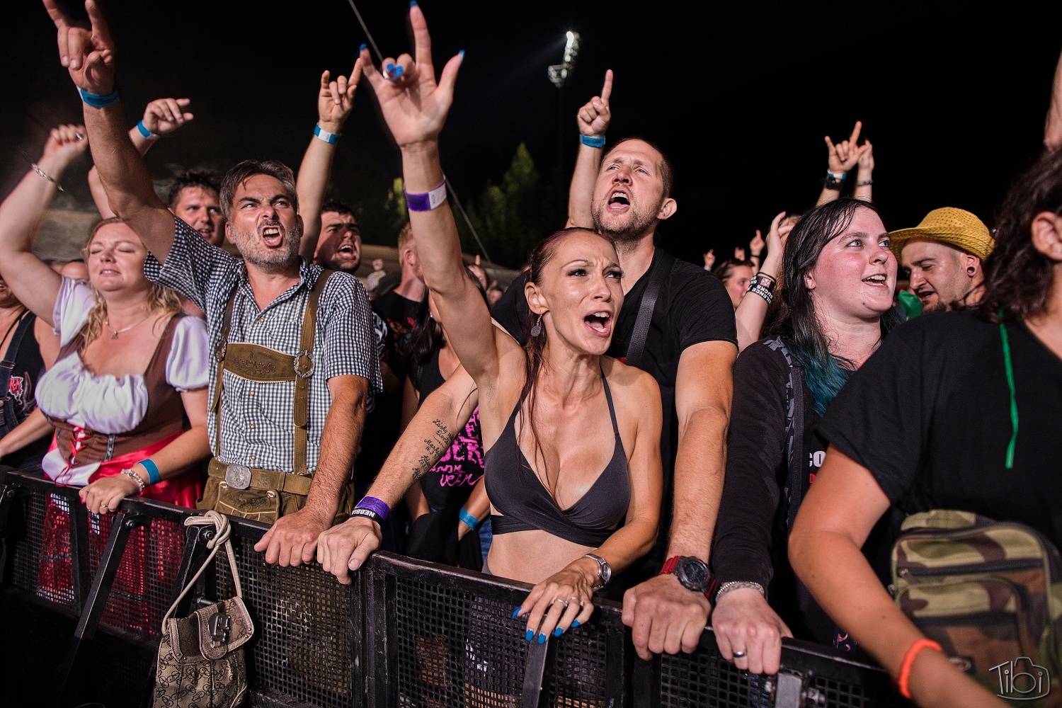 Keltská noc první den přivítala Mňágu a Žďorp i SPS, Trautenberk zaplavily podprsenky