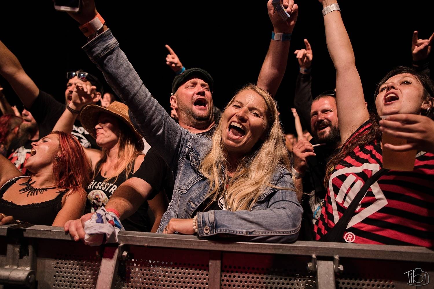 Keltská noc první den přivítala Mňágu a Žďorp i SPS, Trautenberk zaplavily podprsenky