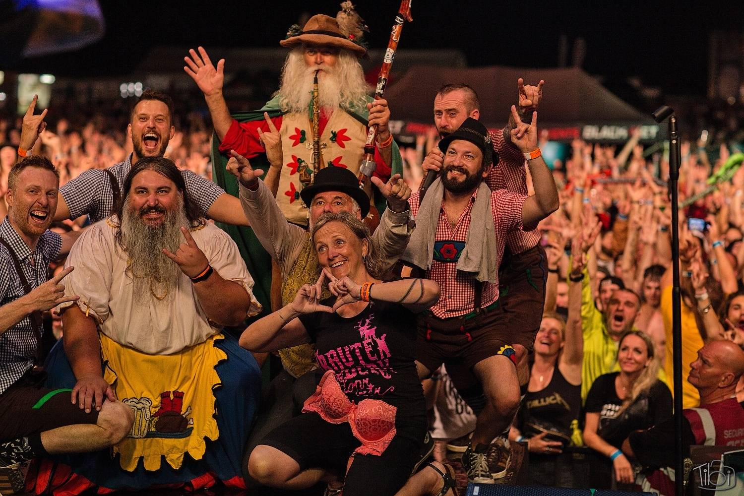 Keltská noc první den přivítala Mňágu a Žďorp i SPS, Trautenberk zaplavily podprsenky