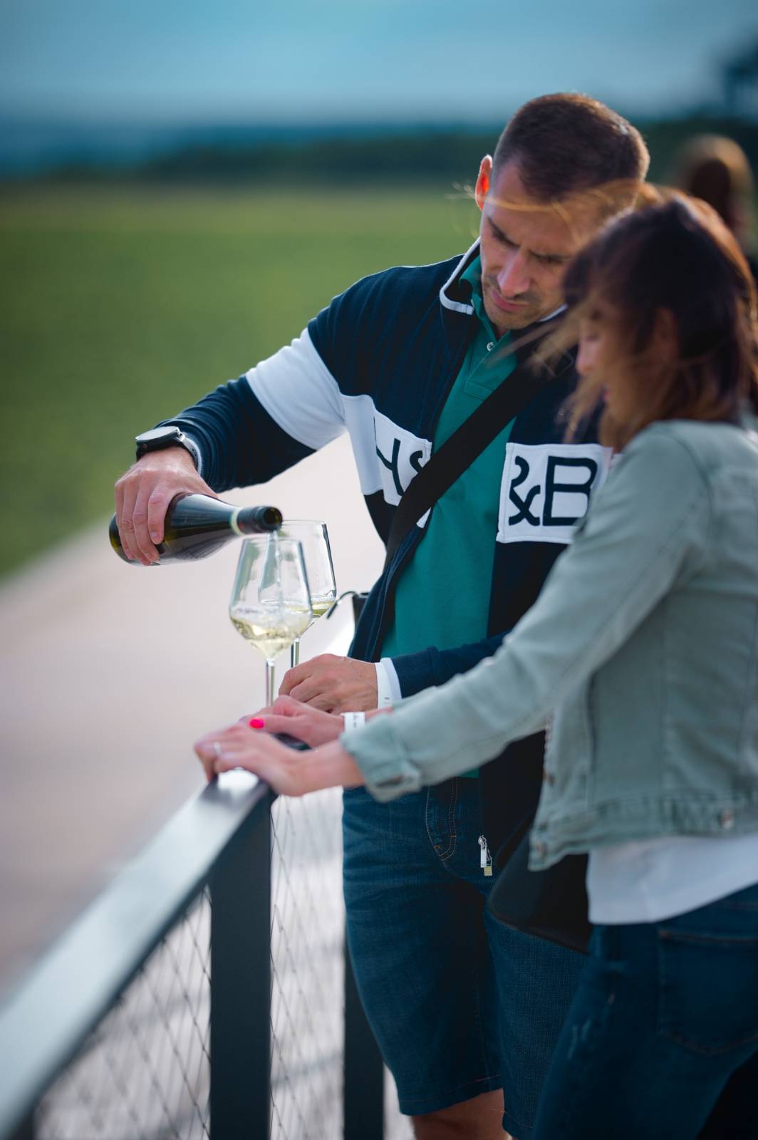 Mig 21 hráli ve vinařství Lahofer, na pódiu jim přistál rekordní počet kalhotek