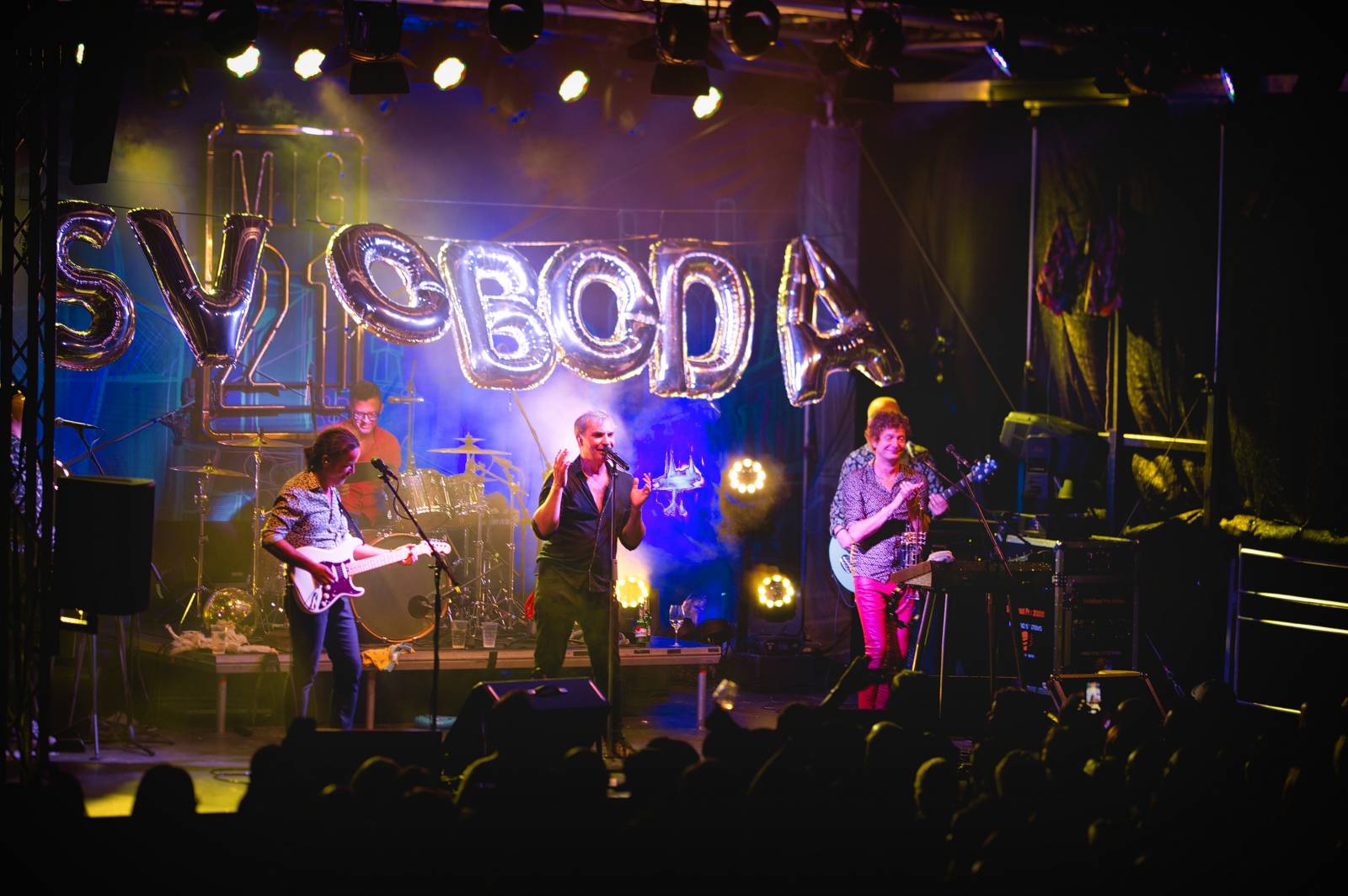 Mig 21 hráli ve vinařství Lahofer, na pódiu jim přistál rekordní počet kalhotek