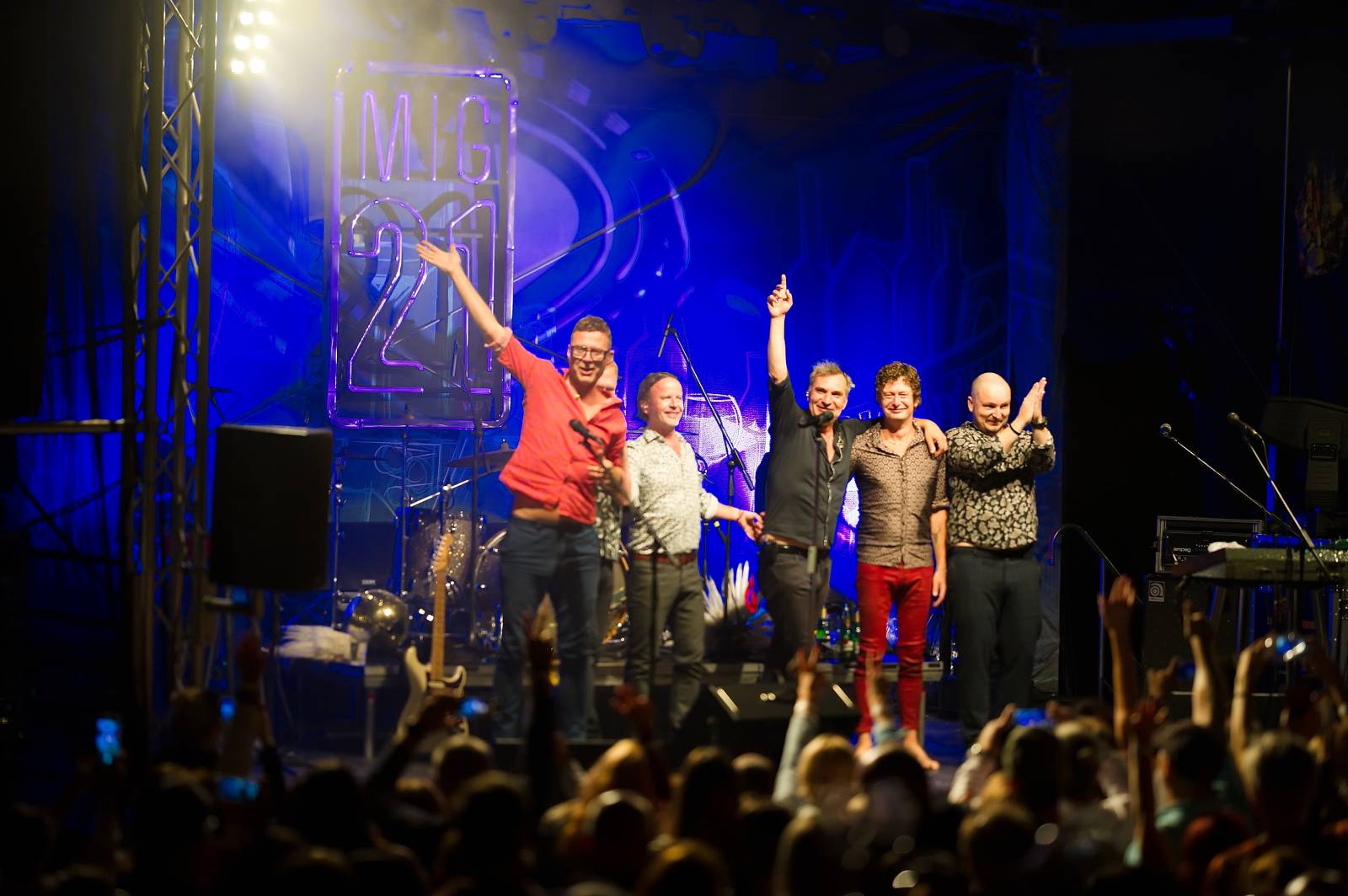 Mig 21 hráli ve vinařství Lahofer, na pódiu jim přistál rekordní počet kalhotek