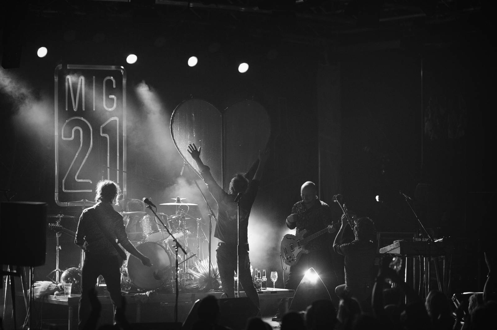 Mig 21 hráli ve vinařství Lahofer, na pódiu jim přistál rekordní počet kalhotek