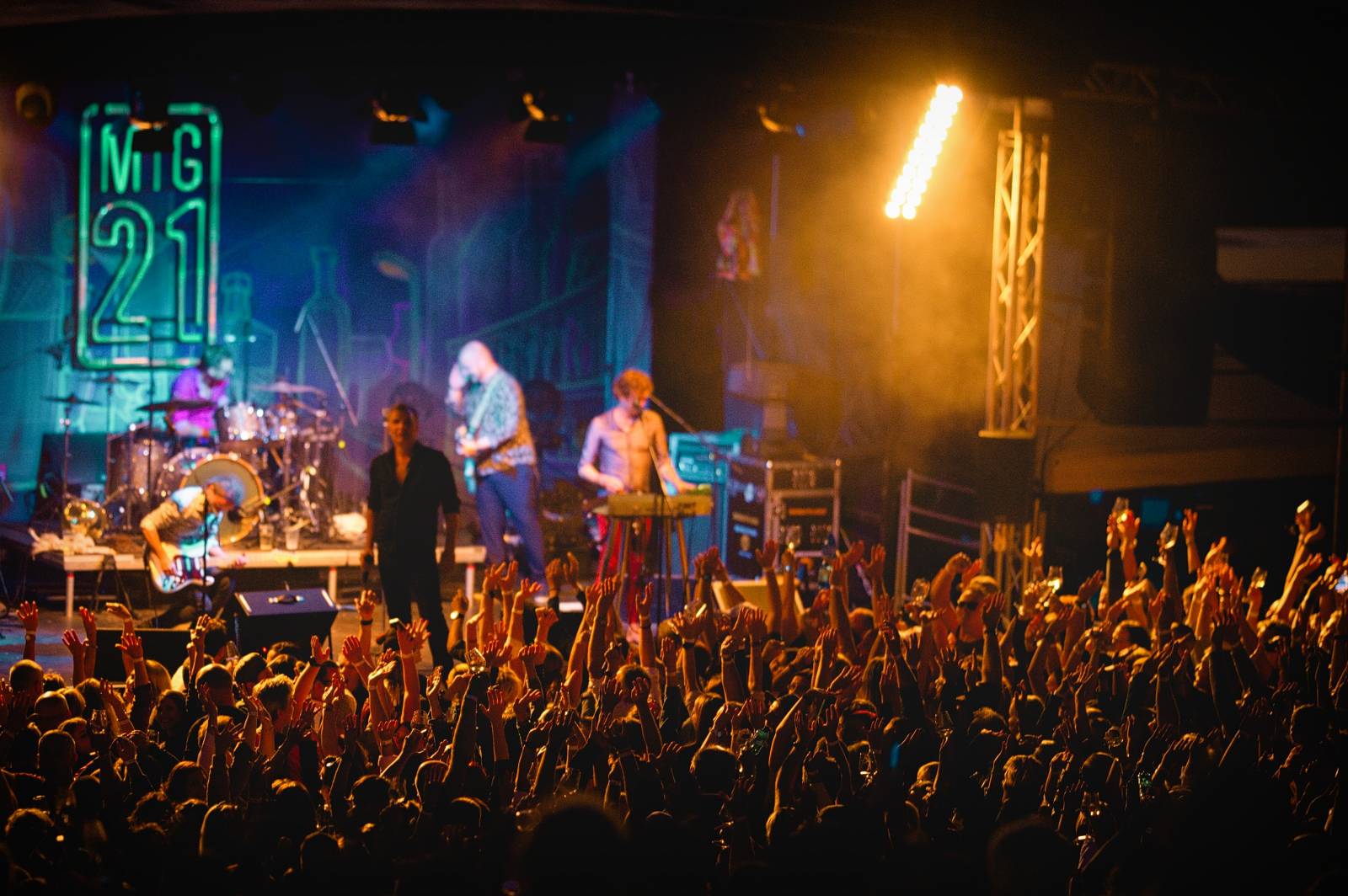 Mig 21 hráli ve vinařství Lahofer, na pódiu jim přistál rekordní počet kalhotek