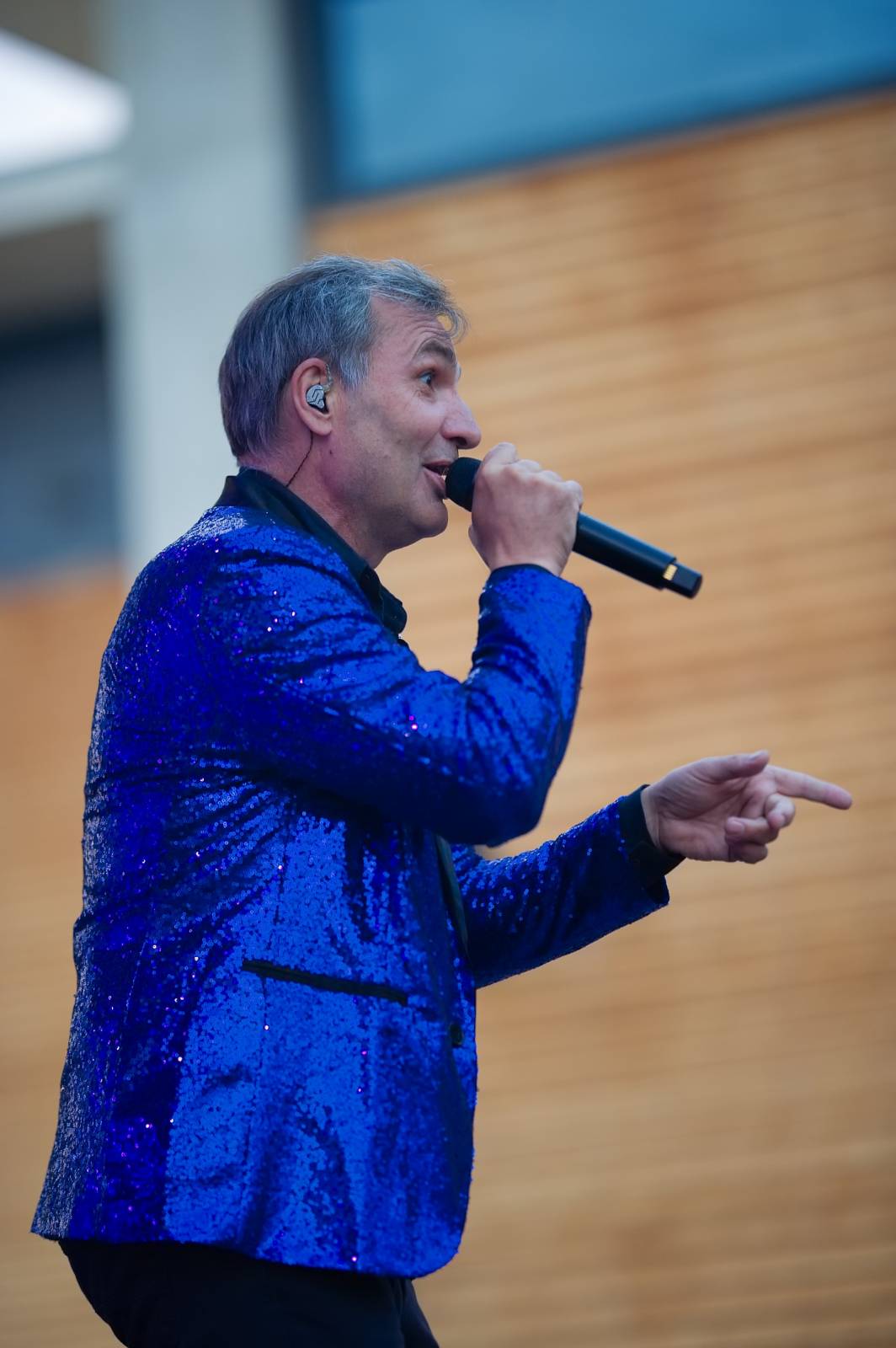 Mig 21 hráli ve vinařství Lahofer, na pódiu jim přistál rekordní počet kalhotek