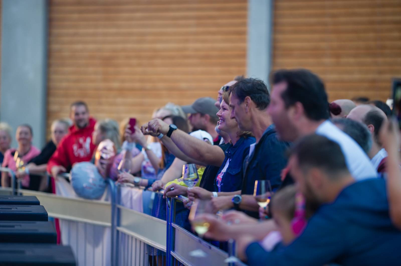 Mig 21 hráli ve vinařství Lahofer, na pódiu jim přistál rekordní počet kalhotek