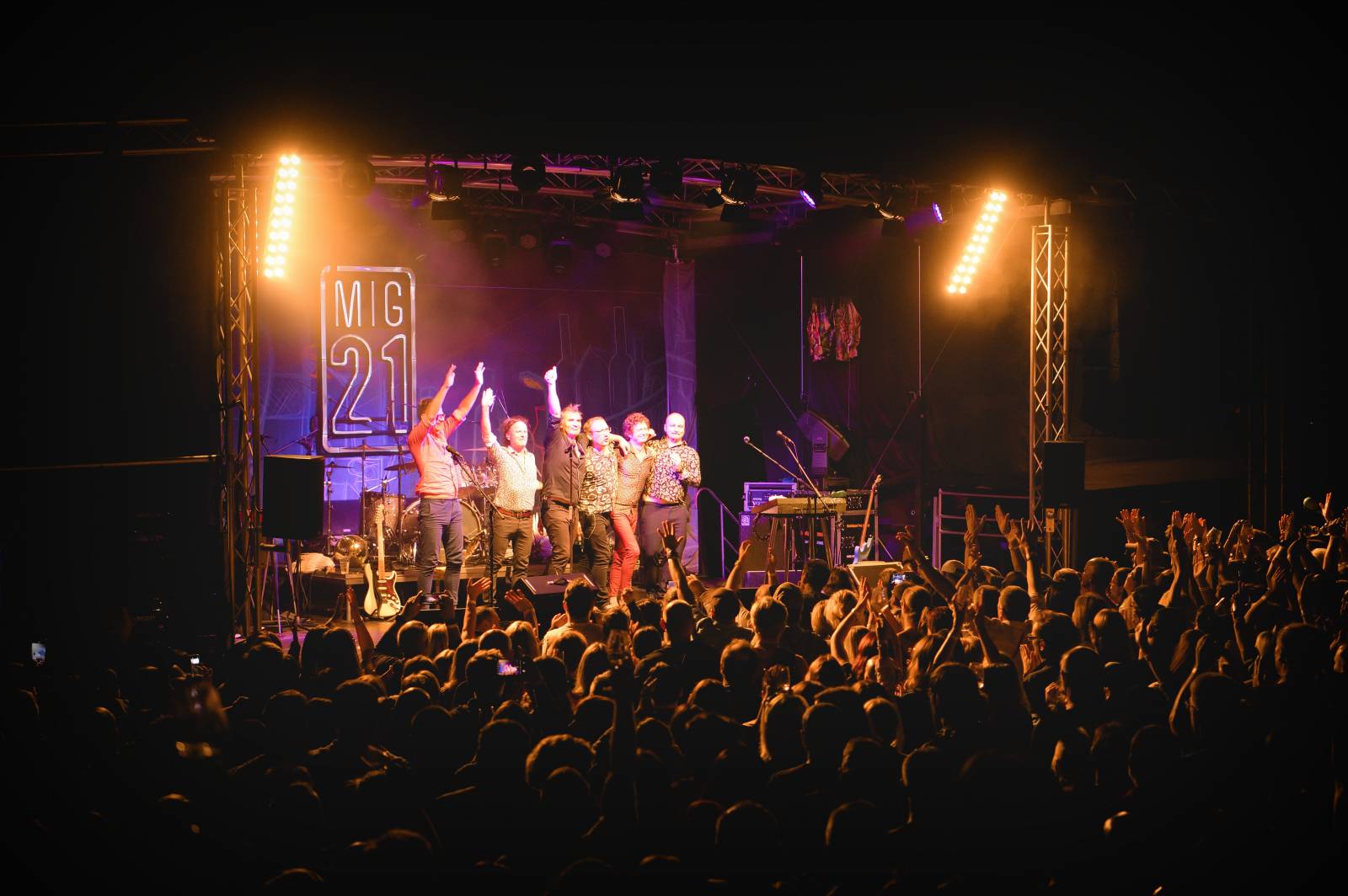 Mig 21 hráli ve vinařství Lahofer, na pódiu jim přistál rekordní počet kalhotek