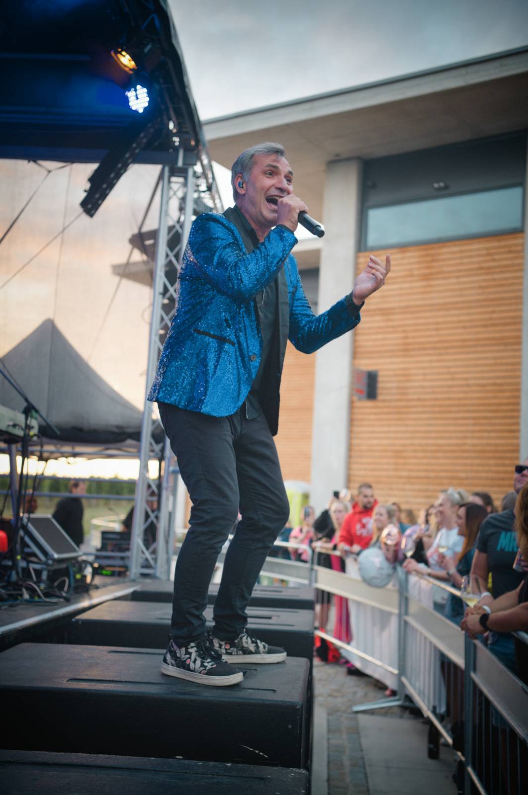 Mig 21 hráli ve vinařství Lahofer, na pódiu jim přistál rekordní počet kalhotek