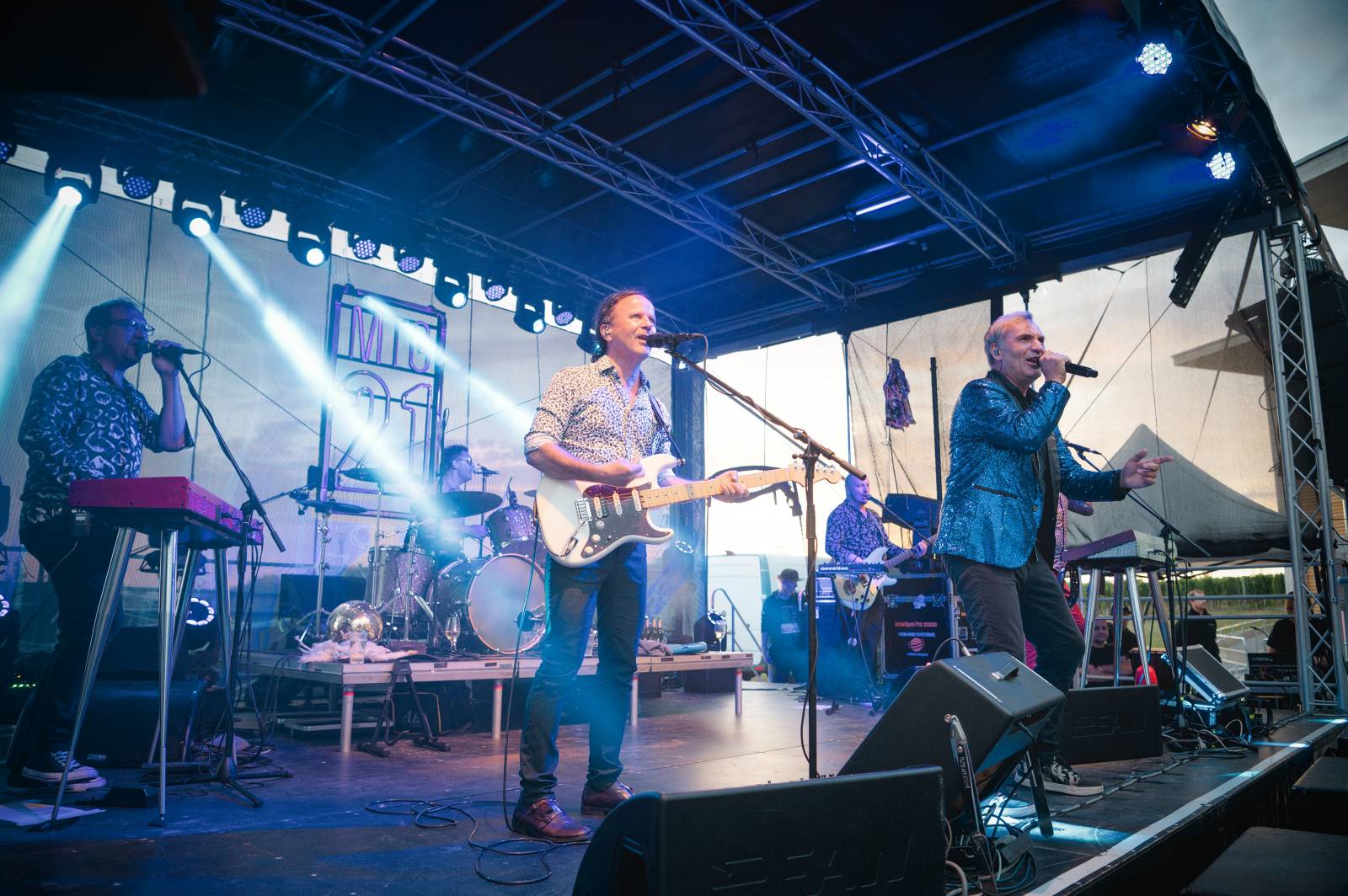 Mig 21 hráli ve vinařství Lahofer, na pódiu jim přistál rekordní počet kalhotek