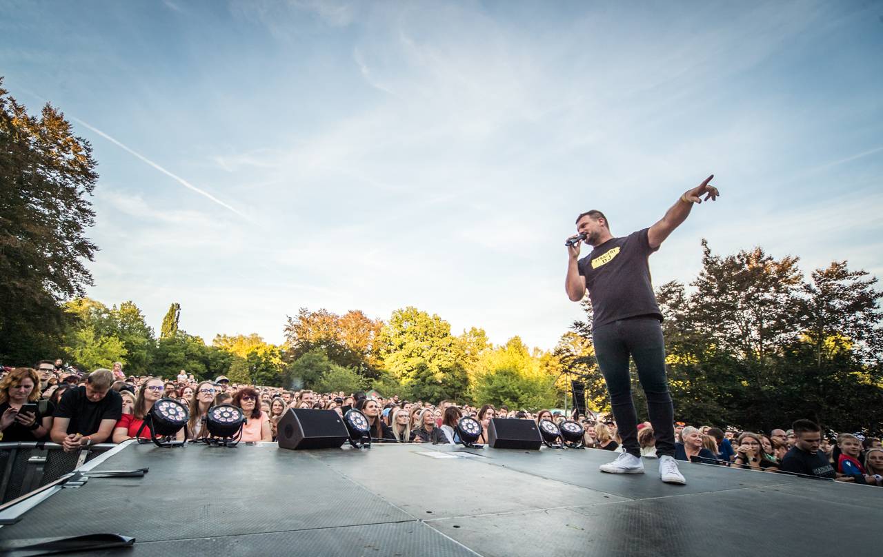 Marek Ztracený dorazil se svým Tour do Plzně, přivezl Elizabeth Kopeckou i Richarda Genzera