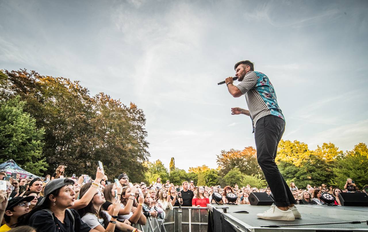 Marek Ztracený dorazil se svým Tour do Plzně, přivezl Elizabeth Kopeckou i Richarda Genzera