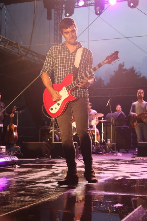 Hrady CZ v Rožmberku nad Vltavou poznamenala bouřka. Zahráli Divokej Bill, UDG i Tomáš Klus