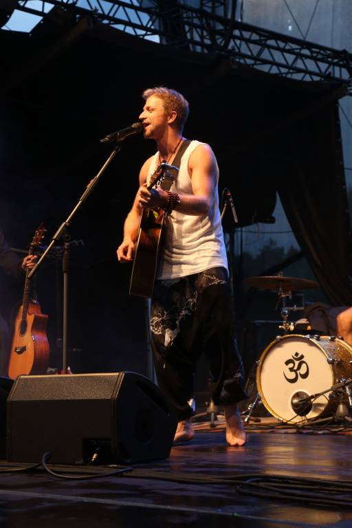 Hrady CZ v Rožmberku nad Vltavou poznamenala bouřka. Zahráli Divokej Bill, UDG i Tomáš Klus