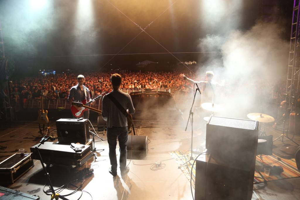 Hrady CZ v Rožmberku nad Vltavou poznamenala bouřka. Zahráli Divokej Bill, UDG i Tomáš Klus