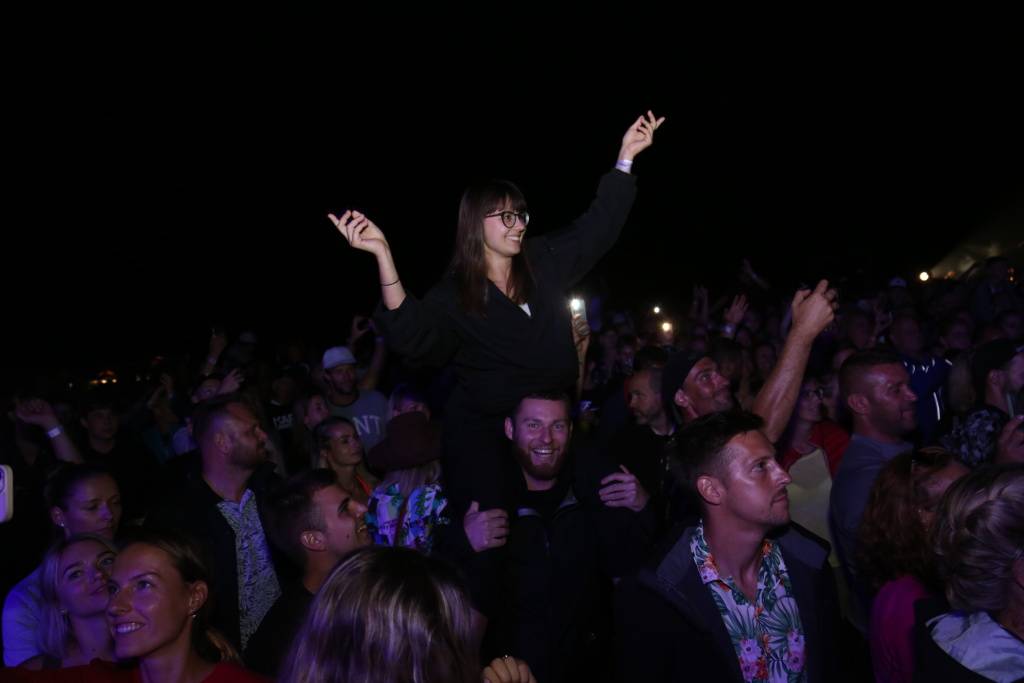 Hrady CZ v Rožmberku nad Vltavou poznamenala bouřka. Zahráli Divokej Bill, UDG i Tomáš Klus