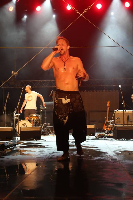 Hrady CZ v Rožmberku nad Vltavou poznamenala bouřka. Zahráli Divokej Bill, UDG i Tomáš Klus