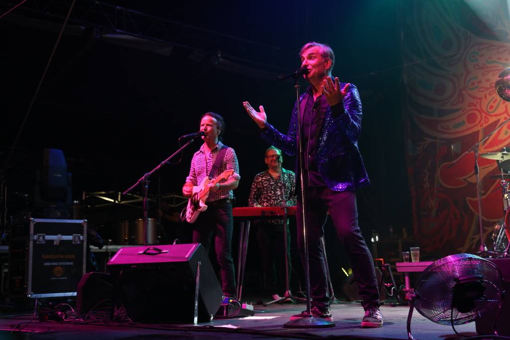 Hrady CZ v Rožmberku nad Vltavou poznamenala bouřka. Zahráli Divokej Bill, UDG i Tomáš Klus