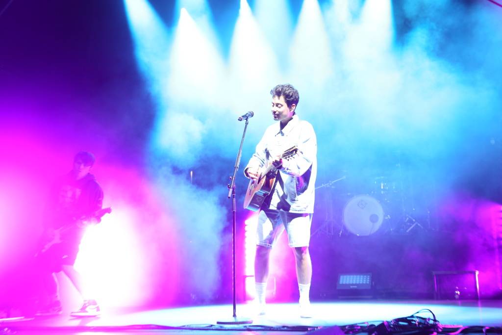 Hrady CZ v Rožmberku nad Vltavou poznamenala bouřka. Zahráli Divokej Bill, UDG i Tomáš Klus