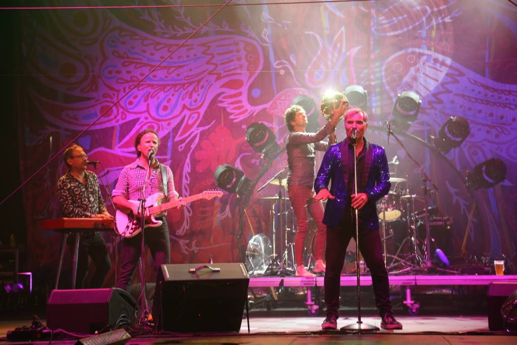 Hrady CZ v Rožmberku nad Vltavou poznamenala bouřka. Zahráli Divokej Bill, UDG i Tomáš Klus