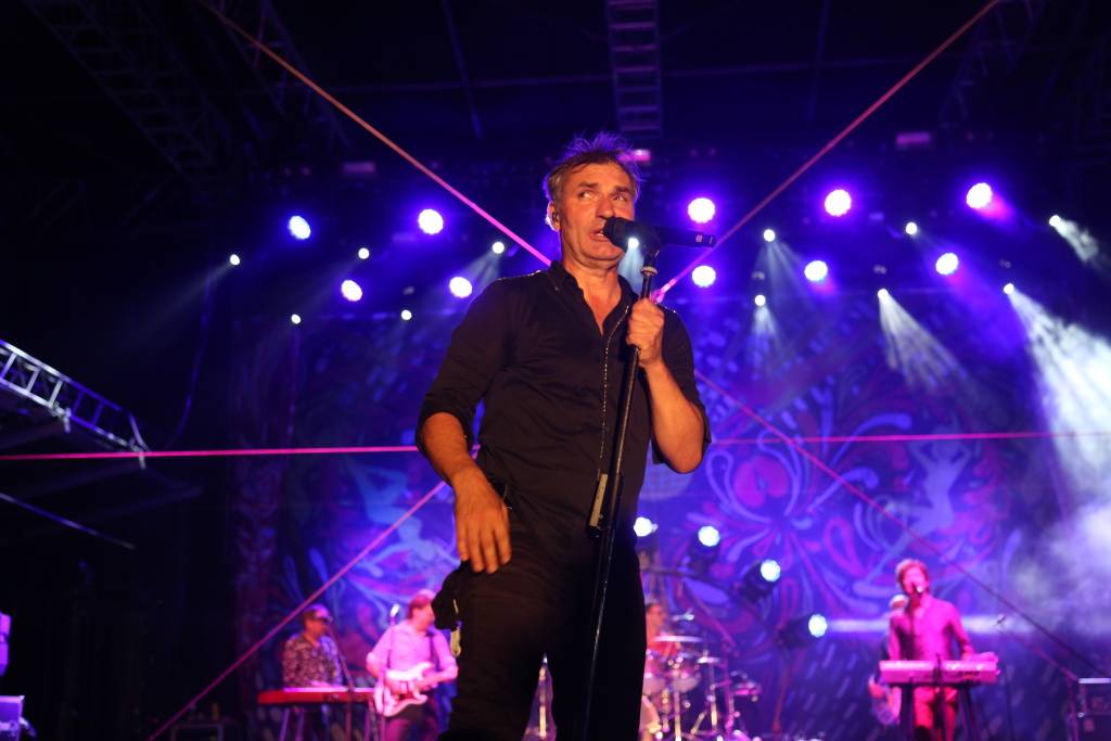 Hrady CZ v Rožmberku nad Vltavou poznamenala bouřka. Zahráli Divokej Bill, UDG i Tomáš Klus