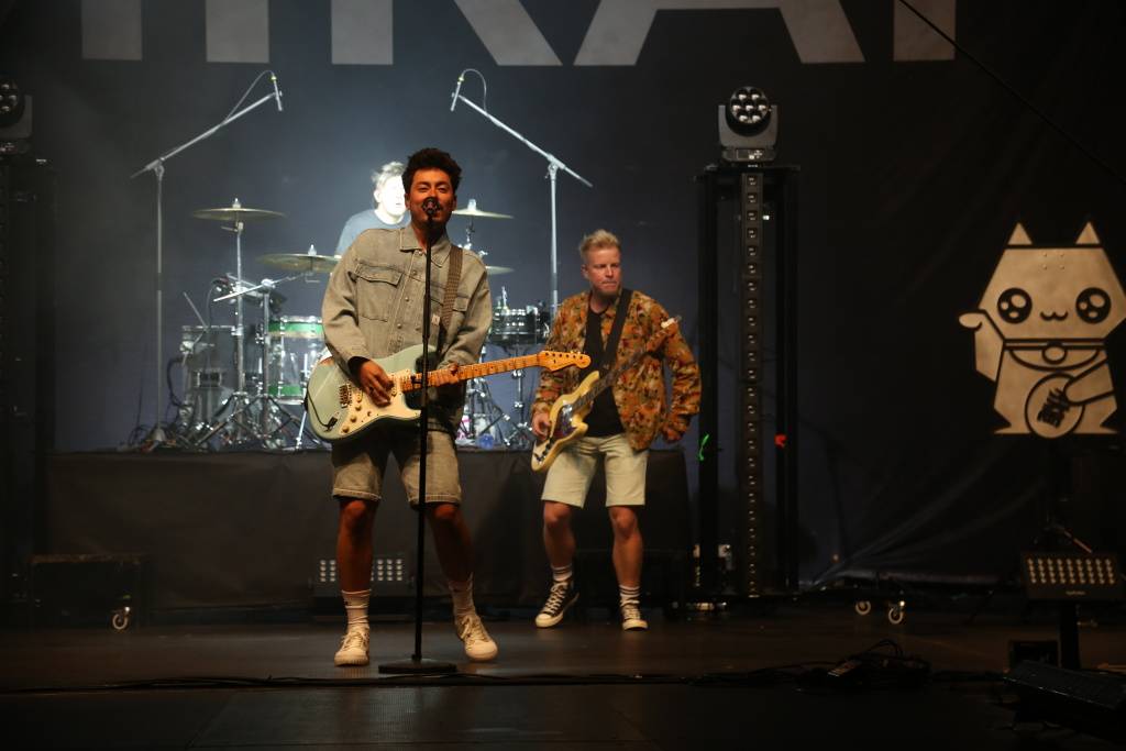 Hrady CZ v Rožmberku nad Vltavou poznamenala bouřka. Zahráli Divokej Bill, UDG i Tomáš Klus