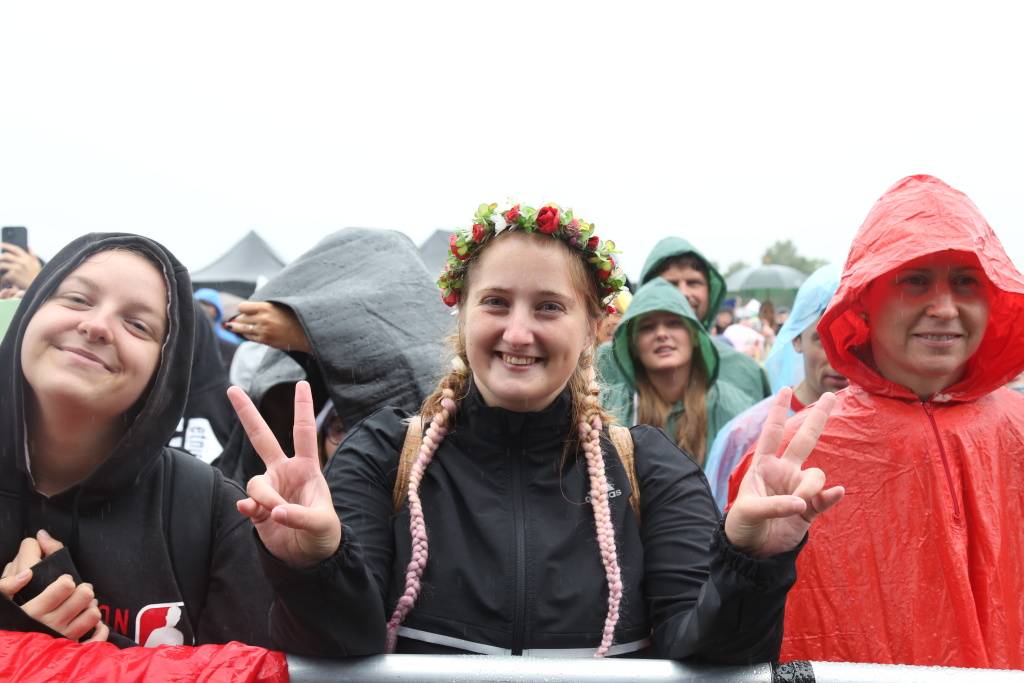Hrady CZ v Rožmberku nad Vltavou poznamenala bouřka. Zahráli Divokej Bill, UDG i Tomáš Klus
