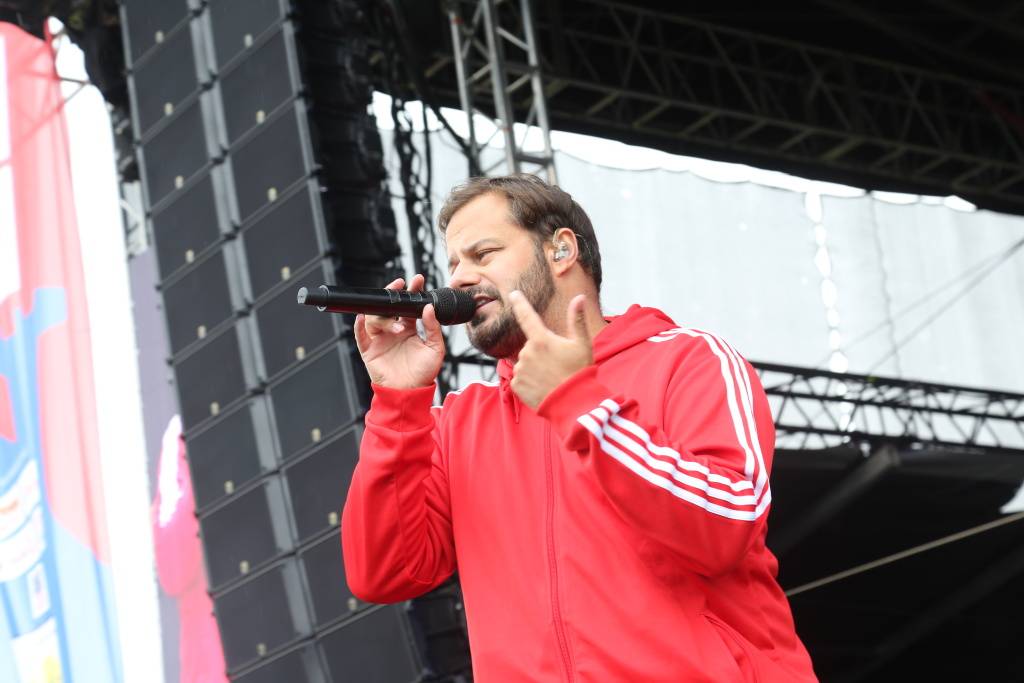 Hrady CZ v Rožmberku nad Vltavou poznamenala bouřka. Zahráli Divokej Bill, UDG i Tomáš Klus