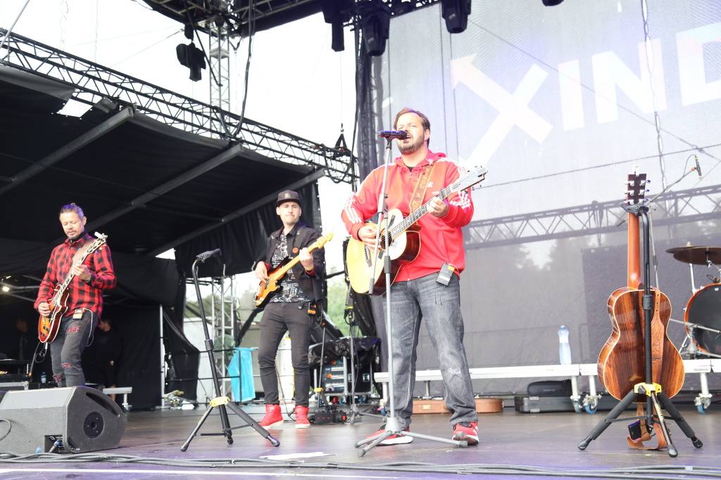 Hrady CZ v Rožmberku nad Vltavou poznamenala bouřka. Zahráli Divokej Bill, UDG i Tomáš Klus