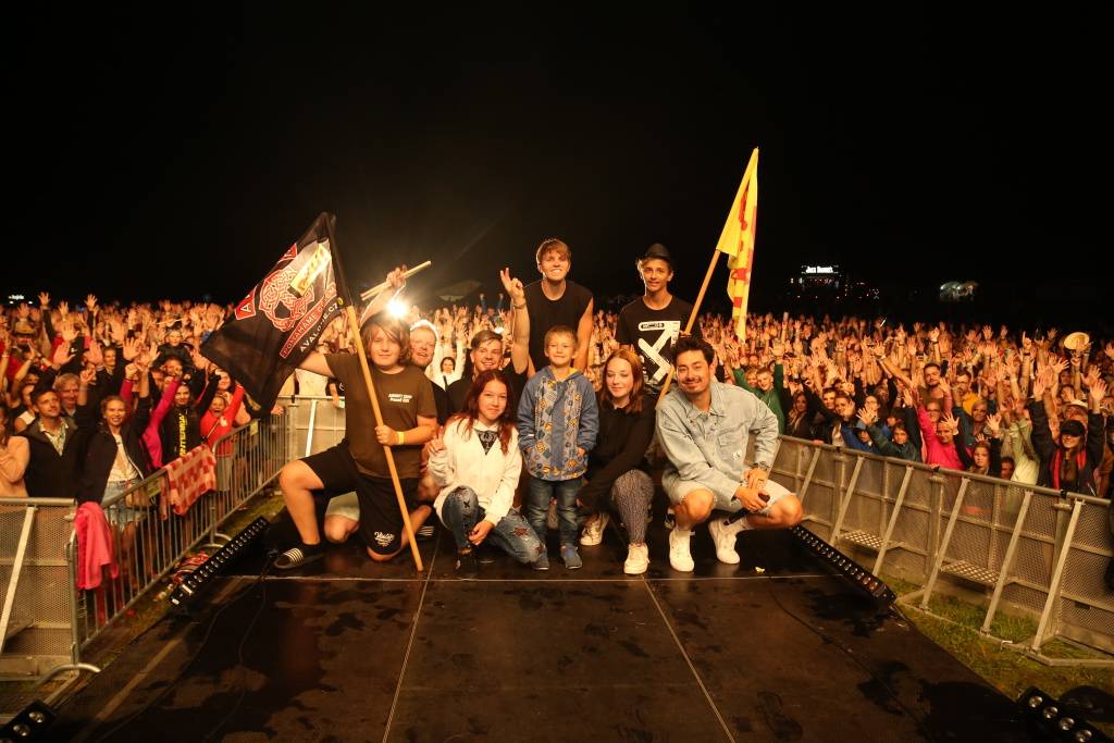 Hrady CZ v Rožmberku nad Vltavou poznamenala bouřka. Zahráli Divokej Bill, UDG i Tomáš Klus