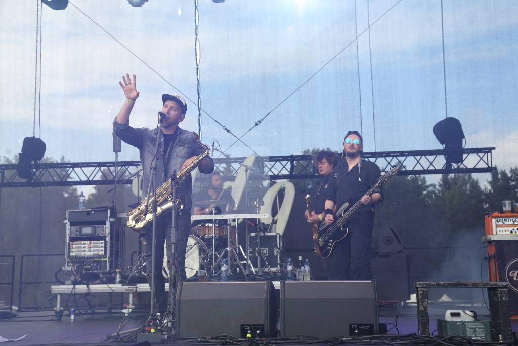 Hrady CZ v Rožmberku nad Vltavou poznamenala bouřka. Zahráli Divokej Bill, UDG i Tomáš Klus