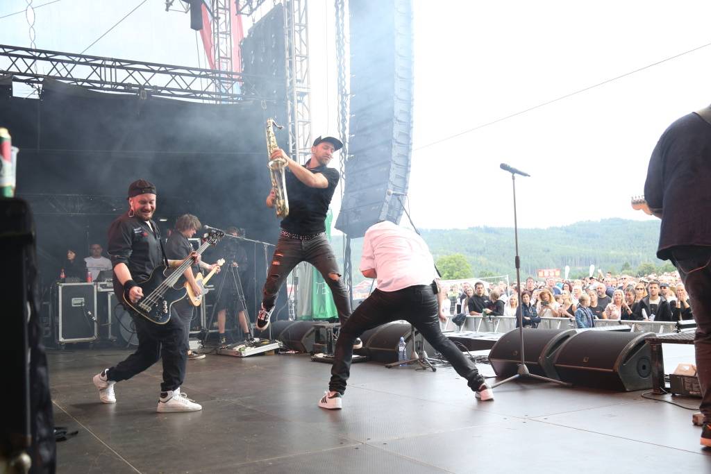 Hrady CZ v Rožmberku nad Vltavou poznamenala bouřka. Zahráli Divokej Bill, UDG i Tomáš Klus