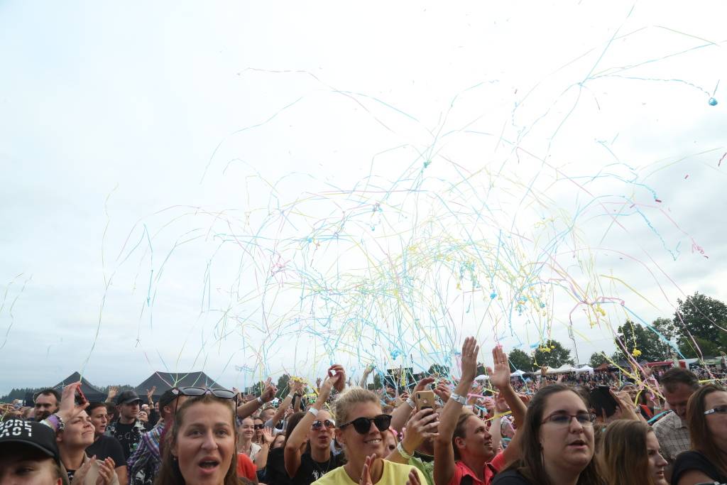 Hrady CZ v Rožmberku nad Vltavou poznamenala bouřka. Zahráli Divokej Bill, UDG i Tomáš Klus