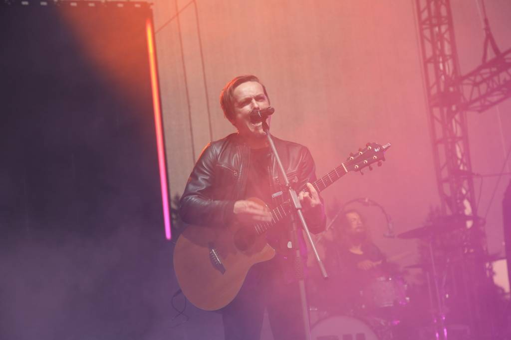 Hrady CZ v Rožmberku nad Vltavou poznamenala bouřka. Zahráli Divokej Bill, UDG i Tomáš Klus