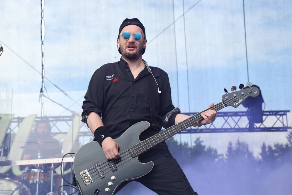 Hrady CZ v Rožmberku nad Vltavou poznamenala bouřka. Zahráli Divokej Bill, UDG i Tomáš Klus