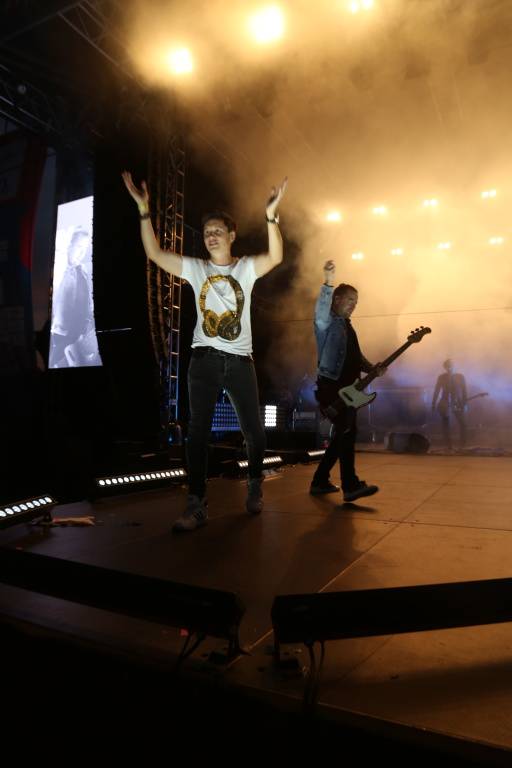 Hrady CZ v Rožmberku nad Vltavou poznamenala bouřka. Zahráli Divokej Bill, UDG i Tomáš Klus